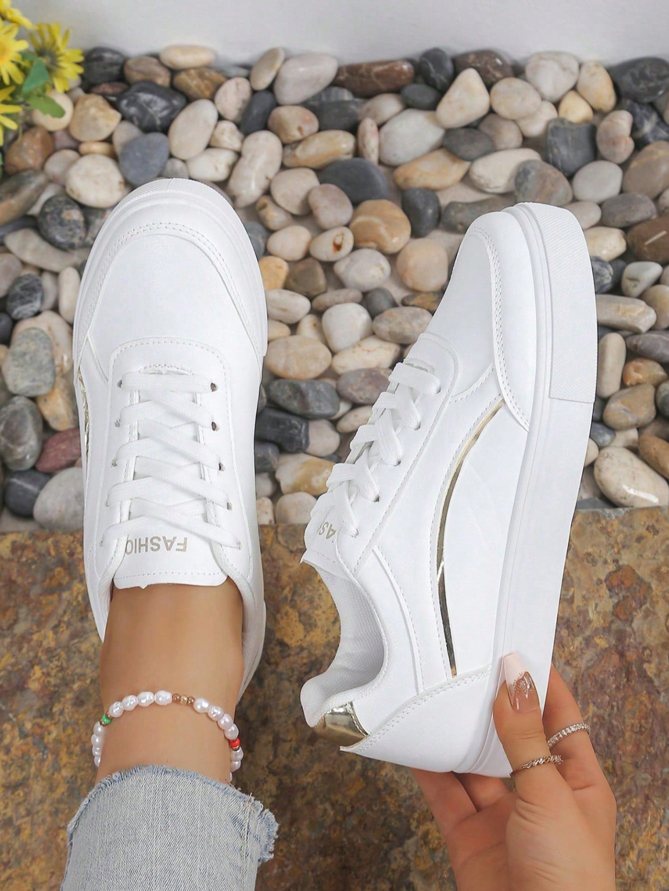 Women White Casual Sneakers, L - Running Gear For Women recension och pris